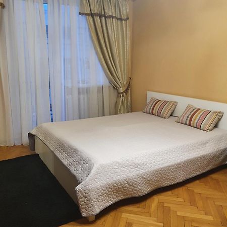 Затишна Квартира В Центрі Міста Lutsʼk Exteriör bild